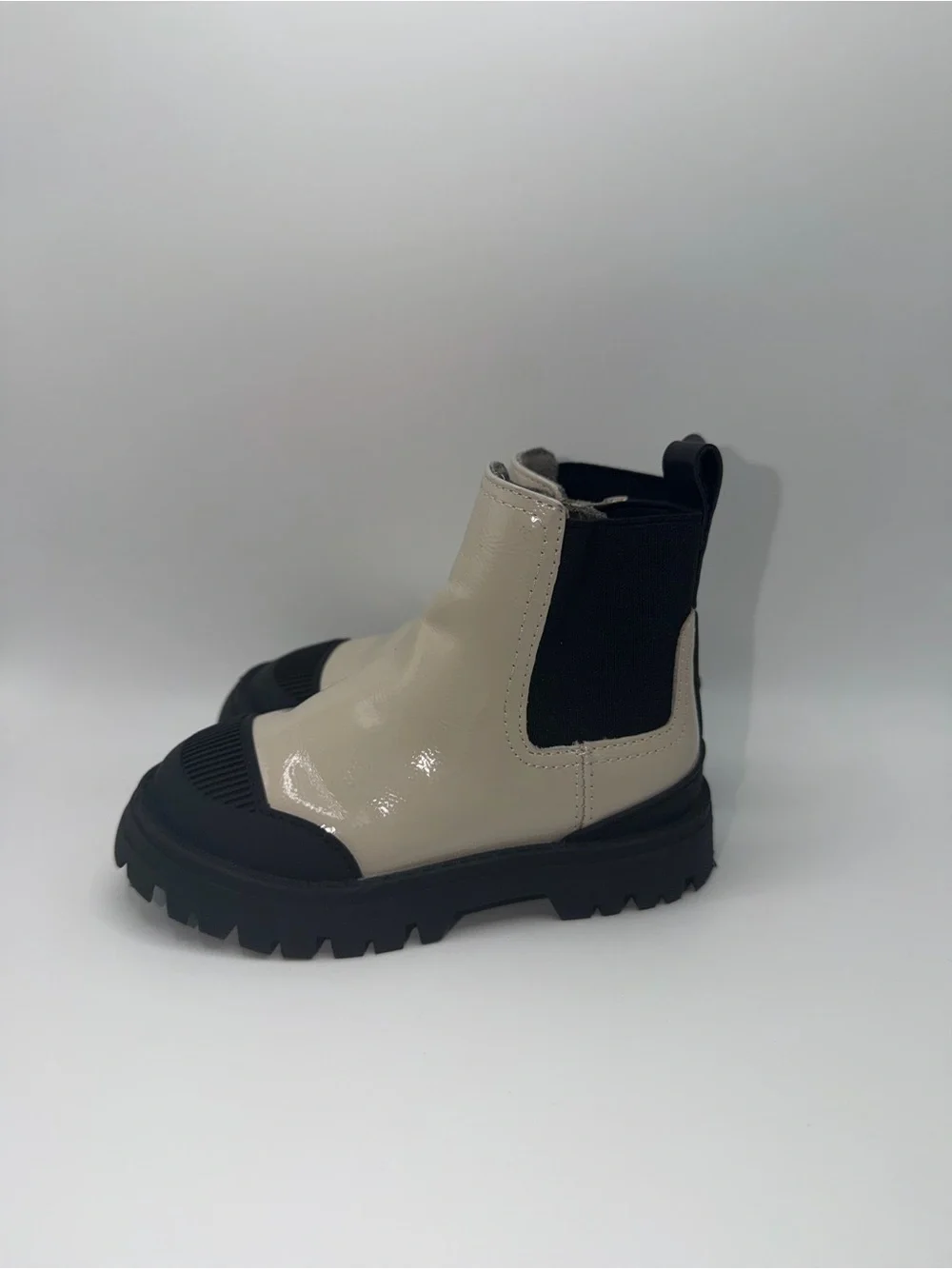 Zara Kids Two-Tone Chelsea Boots in Cream and Black